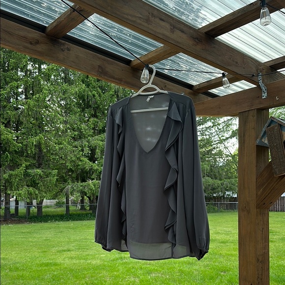 NWOT Cato Gray Blouse with Elegant Ruffle Design Women’s 26/28 - Picture 1 of 13